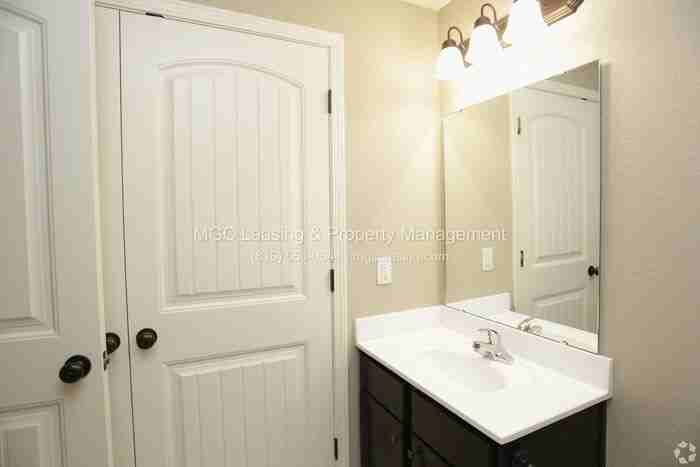 539 N Foxridge Dr - Photo 7 of 21