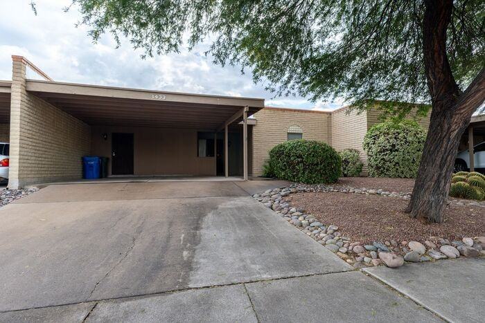 1433 S Park Ln - Photo 2 of 28