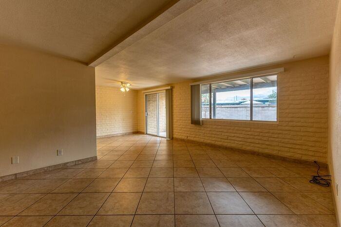 1433 S Park Ln - Photo 4 of 28