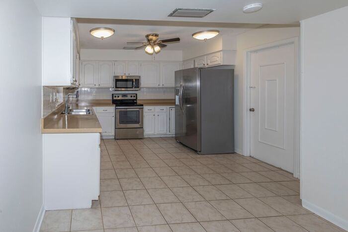 408 London Rd - Photo 5 of 27