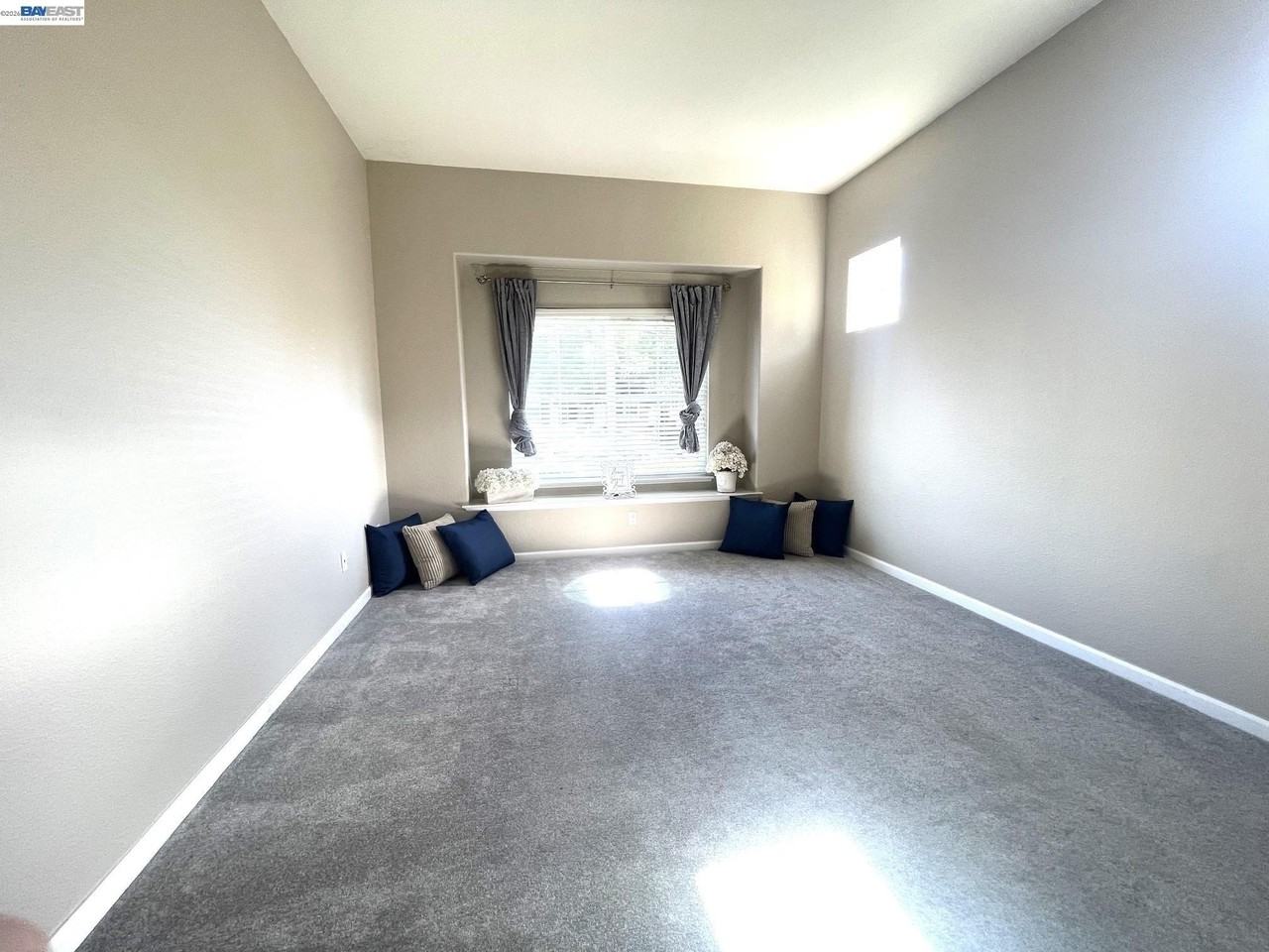 1250 Picadilly Ln - Photo 2 of 22