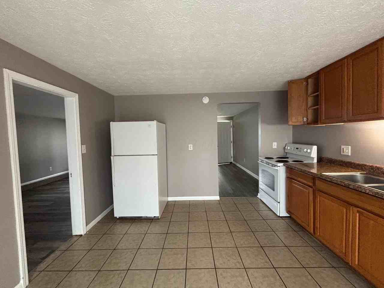 903 Breathitt Ave - Photo 4 of 11