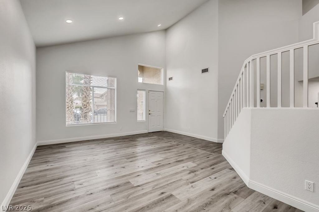 1601 Vespertina Ct - Photo 7 of 31