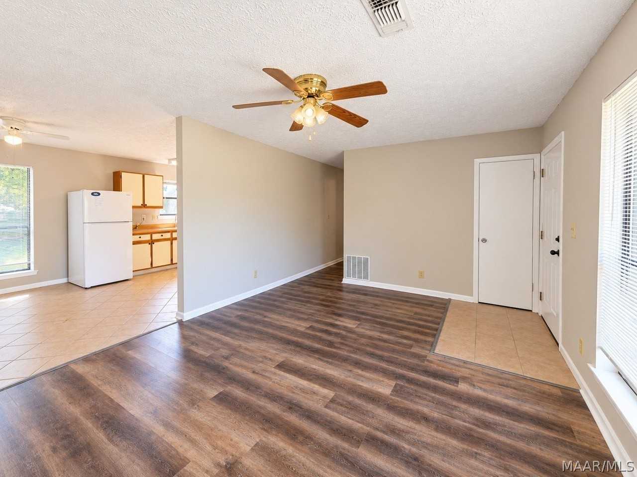 71 Maple St - Photo 4 of 14