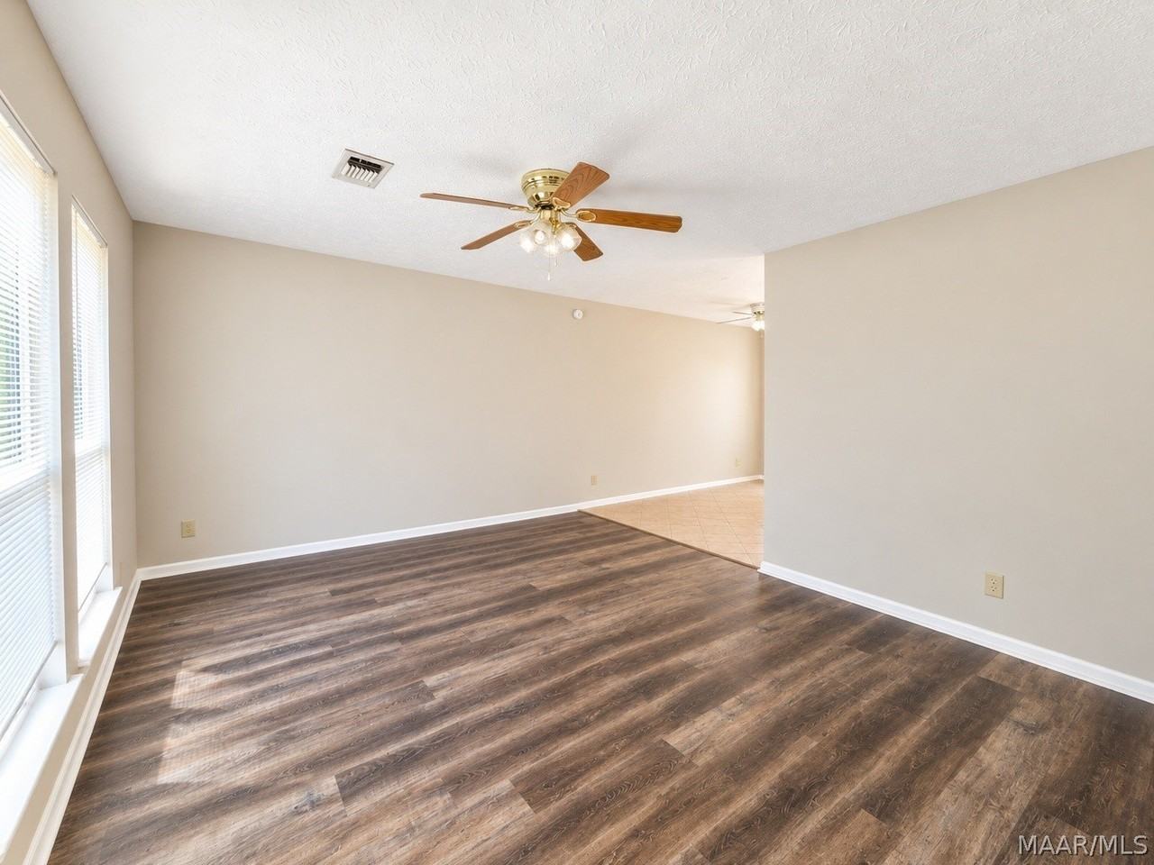 71 Maple St - Photo 5 of 14