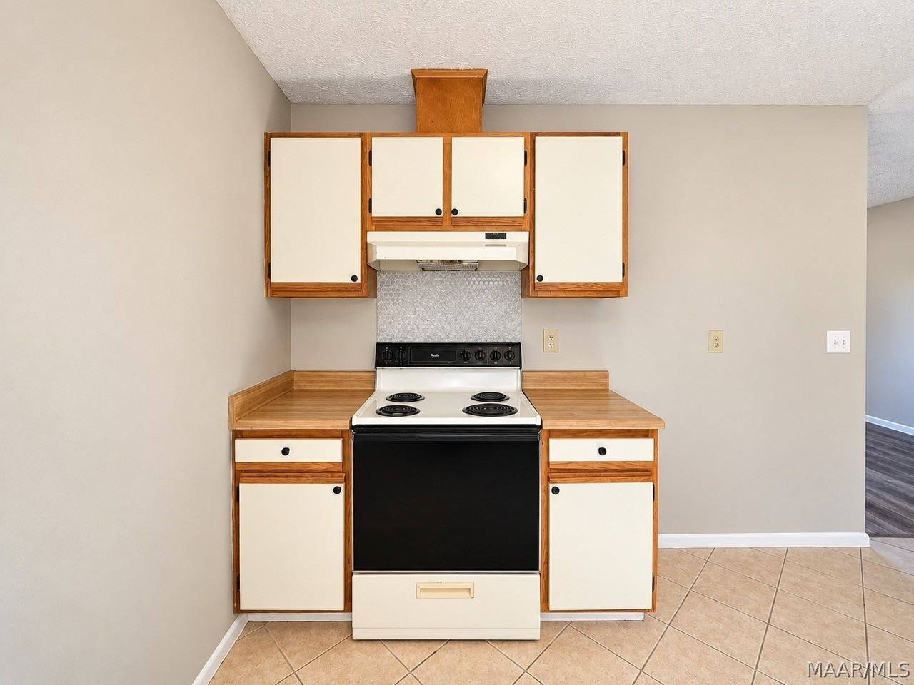71 Maple St - Photo 6 of 14