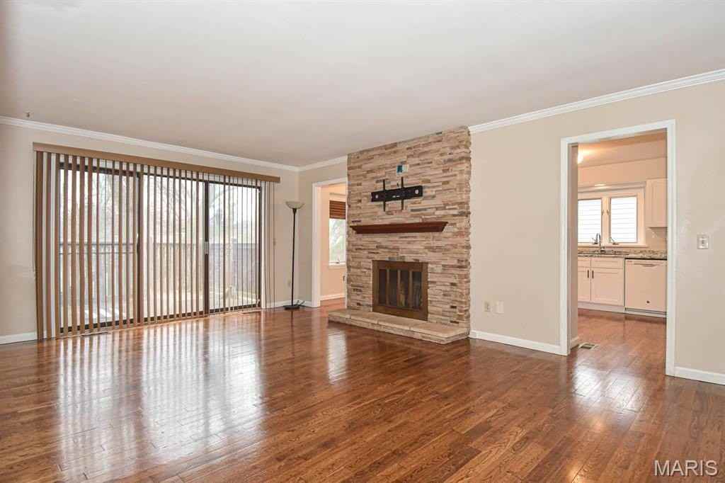 738 N Woodlawn Ave - Photo 3 of 31