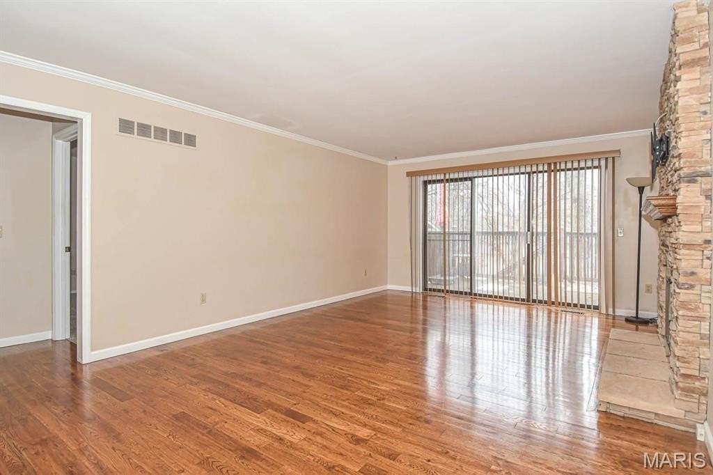 738 N Woodlawn Ave - Photo 5 of 31