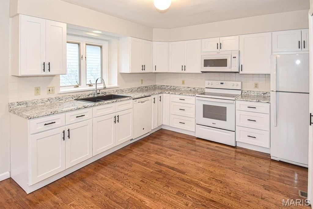 738 N Woodlawn Ave - Photo 6 of 31