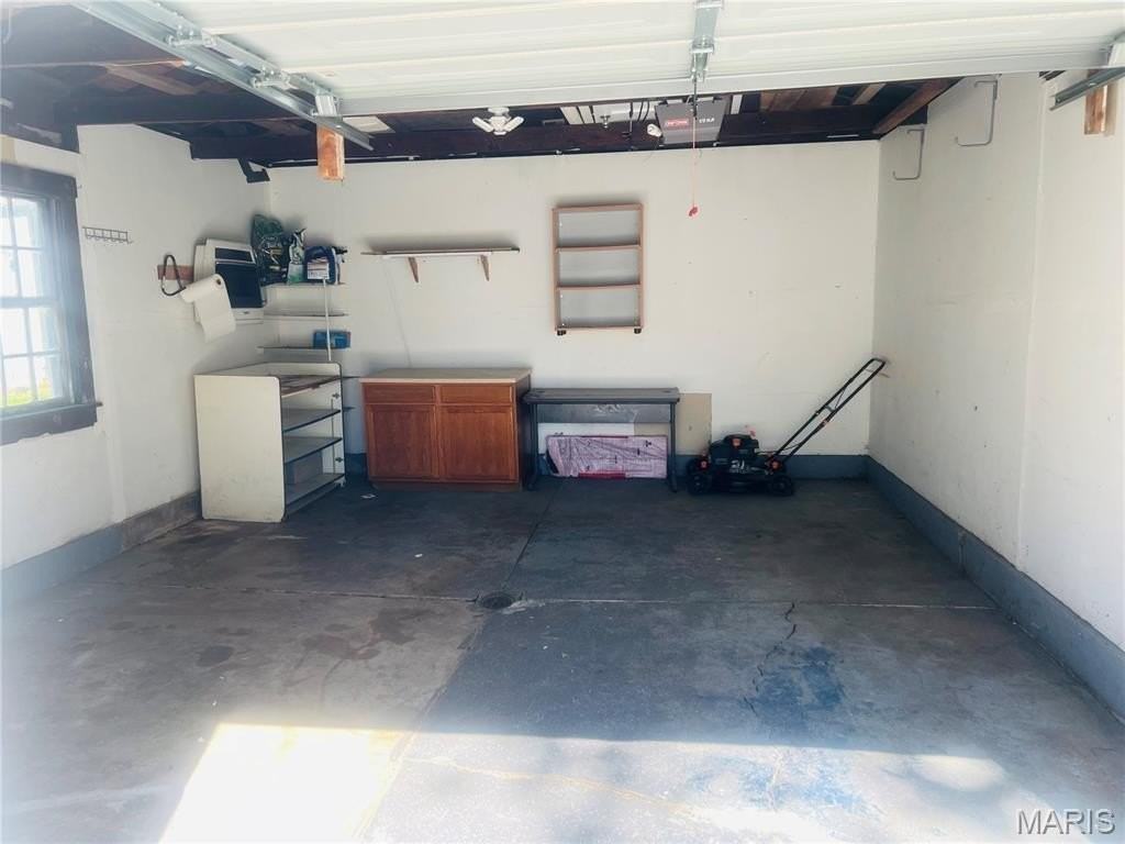 711 W Church St - Photo 2 of 17