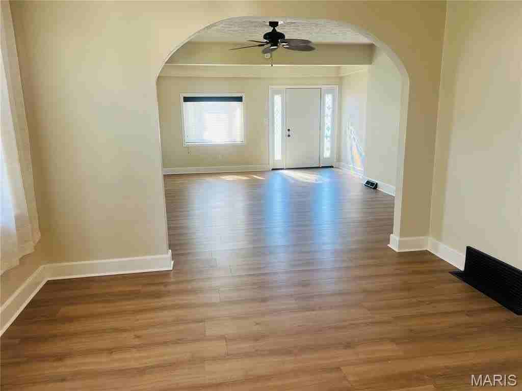 711 W Church St - Photo 5 of 17