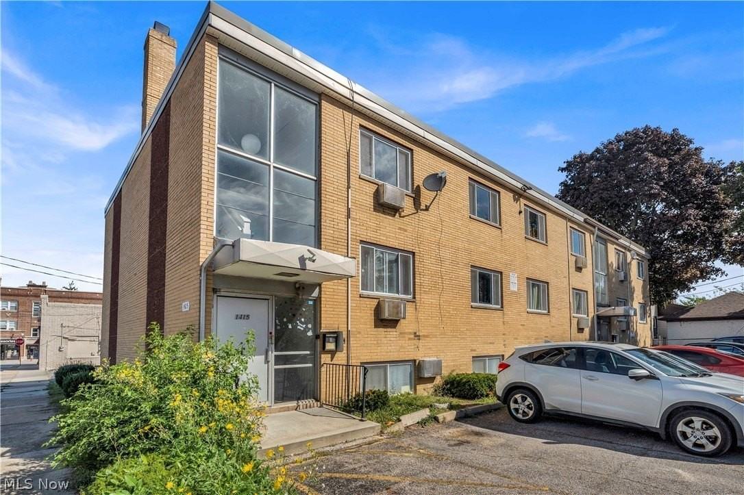 1415 Wyandotte Ave #205 - Photo 2 of 17