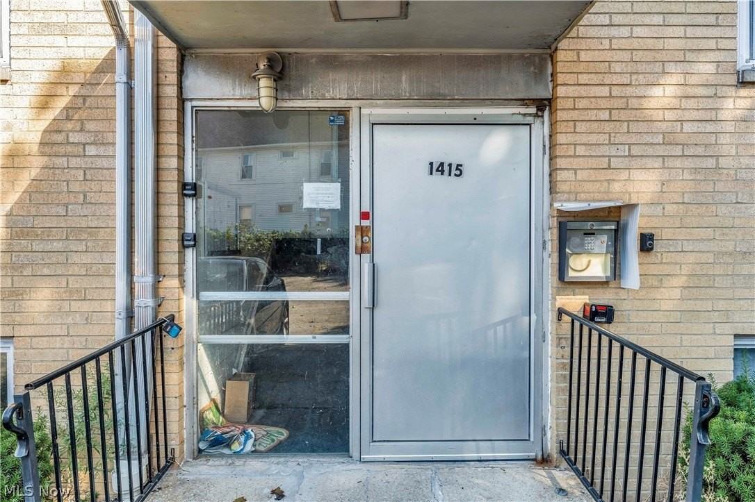 1415 Wyandotte Ave #205 - Photo 3 of 17