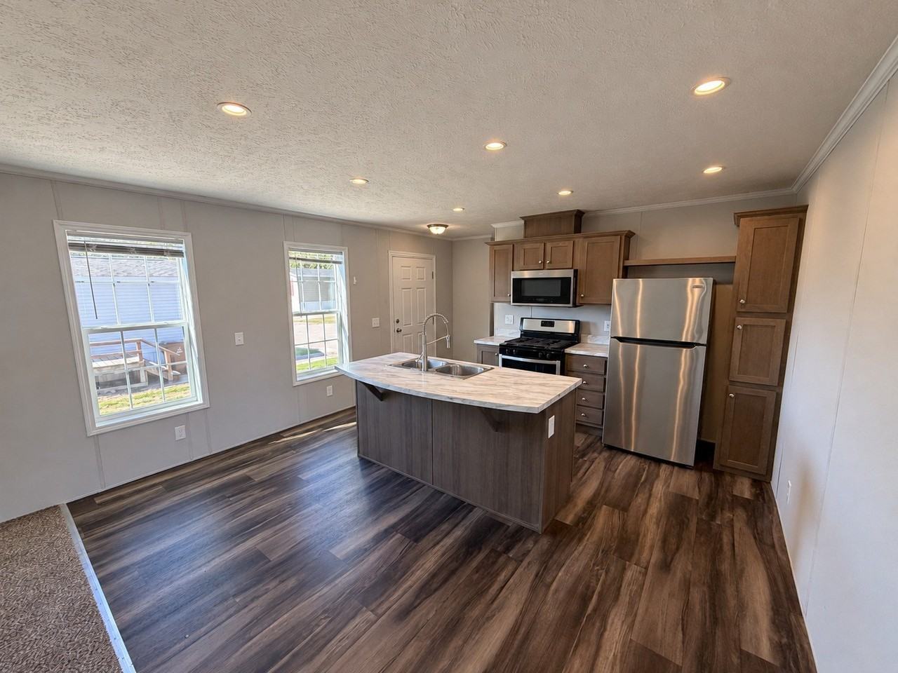 57 Bee Jay Dr #57 - Photo 2 of 7