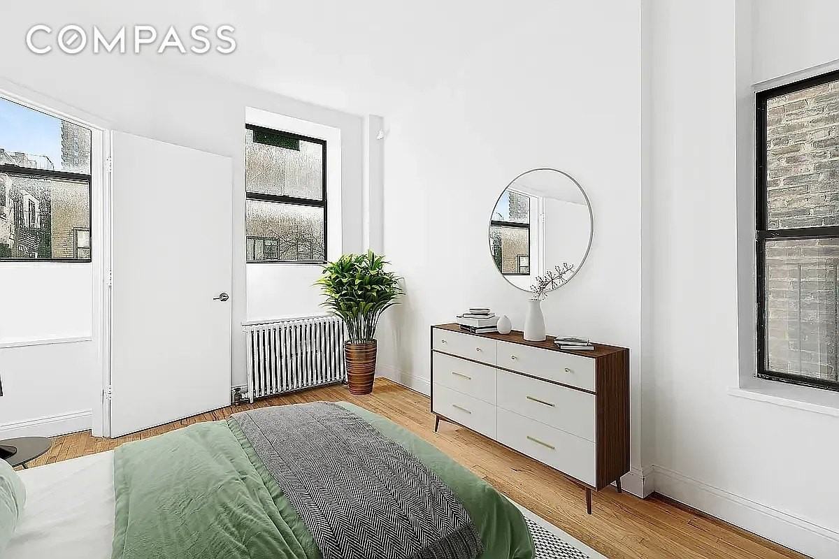 401 W 45th St #4A - Photo 3 of 5