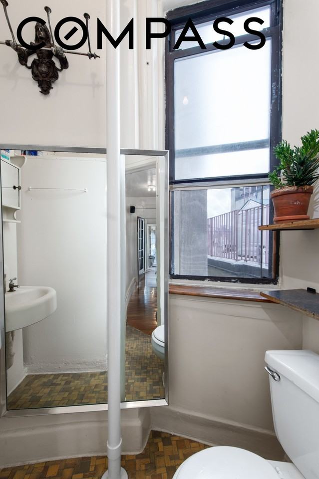 241 E 7th St #6C - Photo 4 of 8