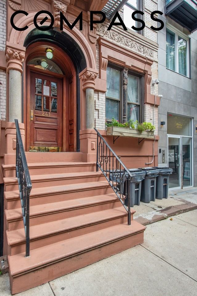 241 E 7th St #6C - Photo 6 of 8