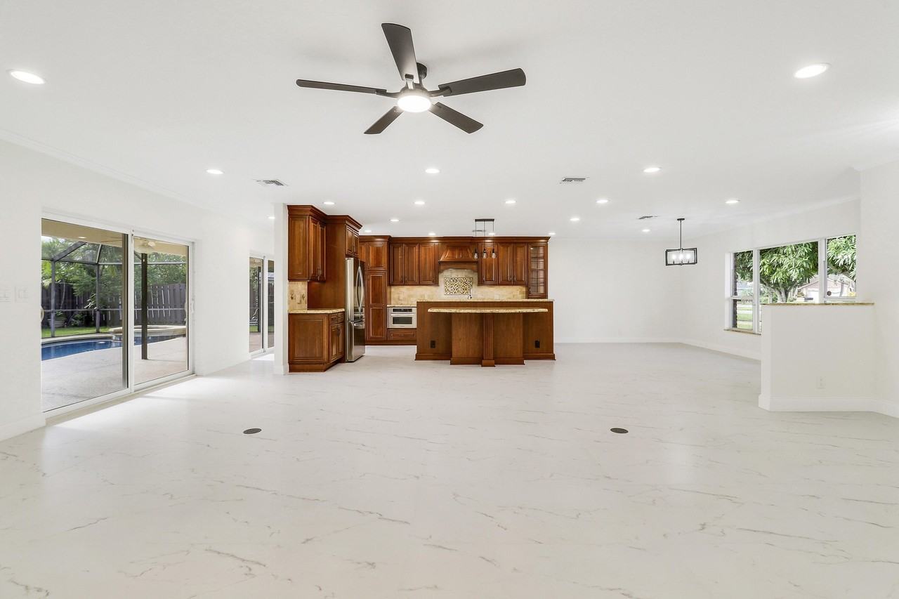 100 Sw 15th Ct - Photo 4 of 41