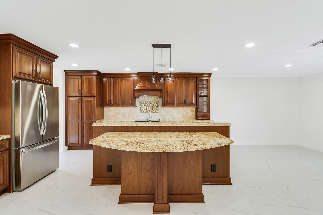 100 Sw 15th Ct - Photo 7 of 41