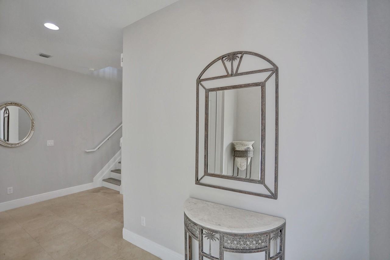 728 Ne 7th Ave - Photo 4 of 50