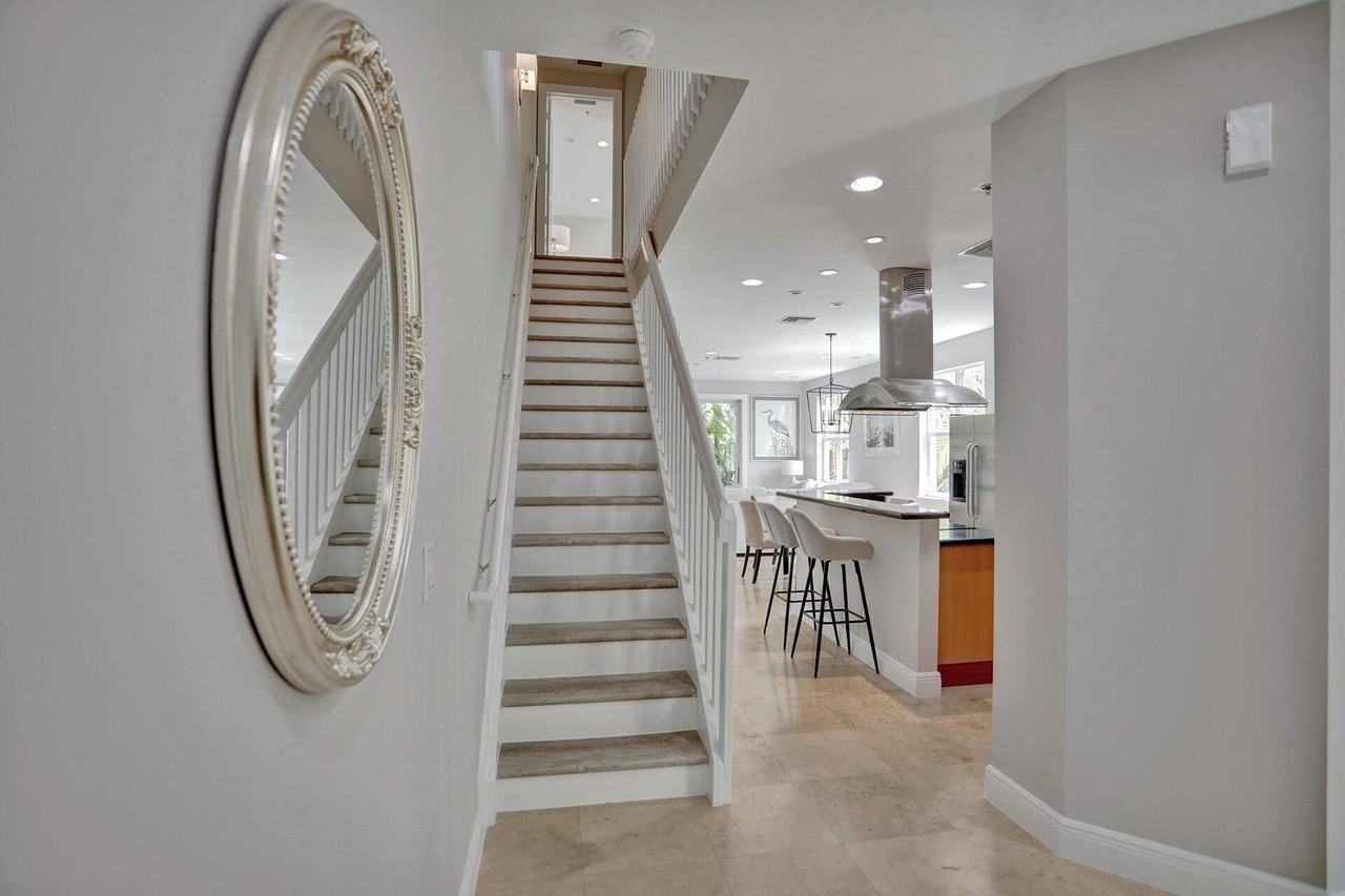 728 Ne 7th Ave - Photo 5 of 50