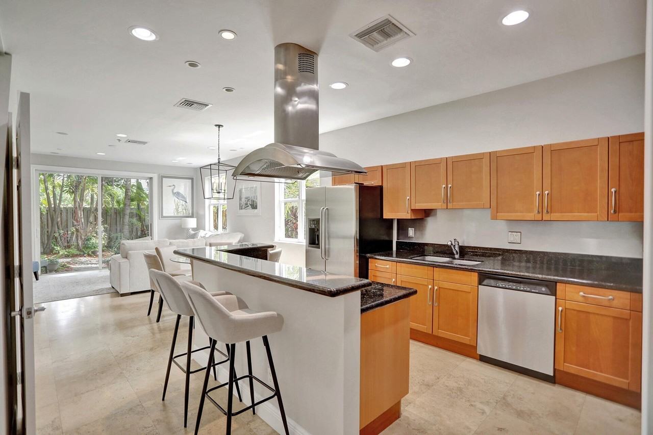 728 Ne 7th Ave - Photo 6 of 50