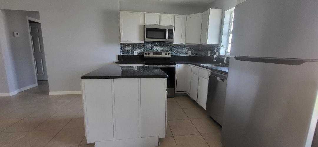 5240 Ne 14th Way #4 - Photo 7 of 14