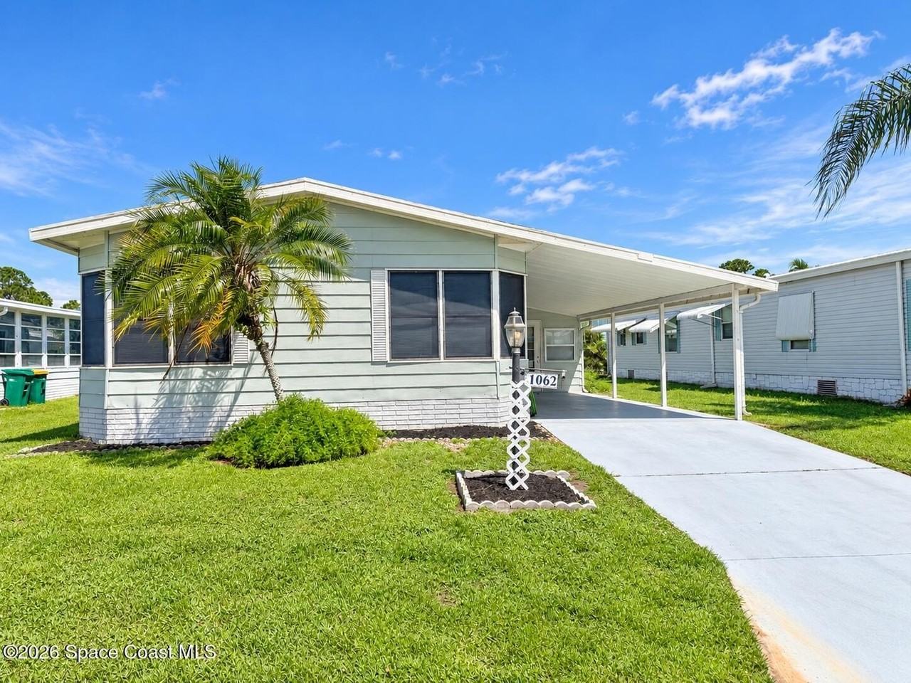 1062 Manila Dr - Photo 2 of 15