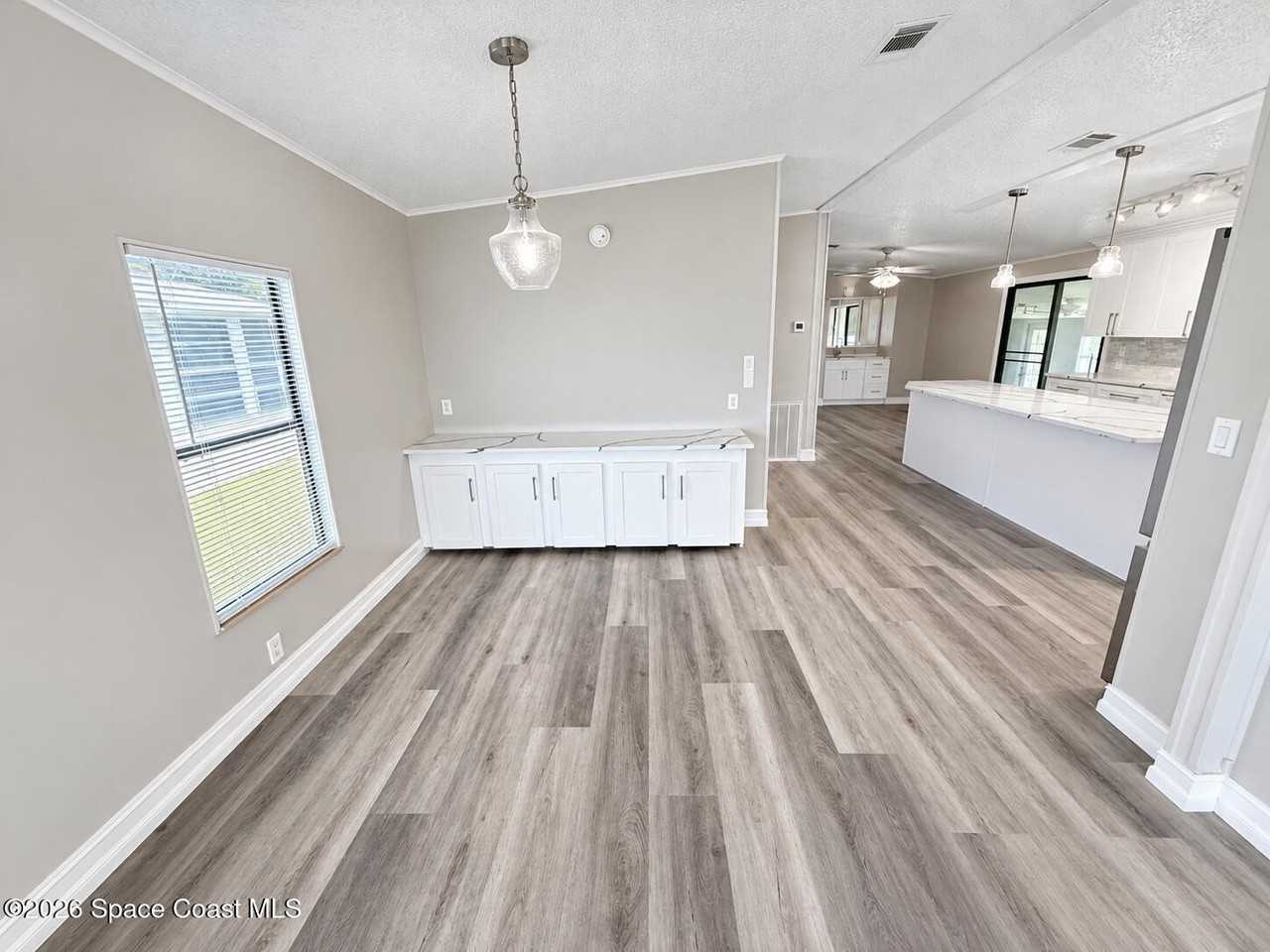 1062 Manila Dr - Photo 7 of 15