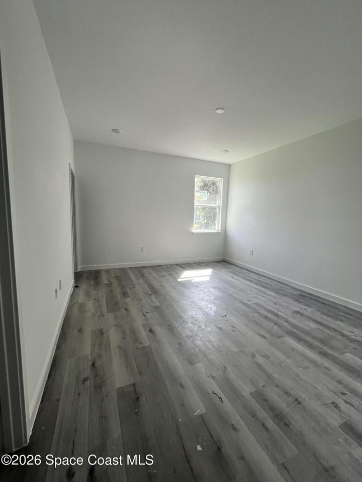 3271 Hewitt Ave Se - Photo 3 of 7