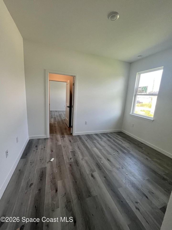 3271 Hewitt Ave Se - Photo 4 of 7