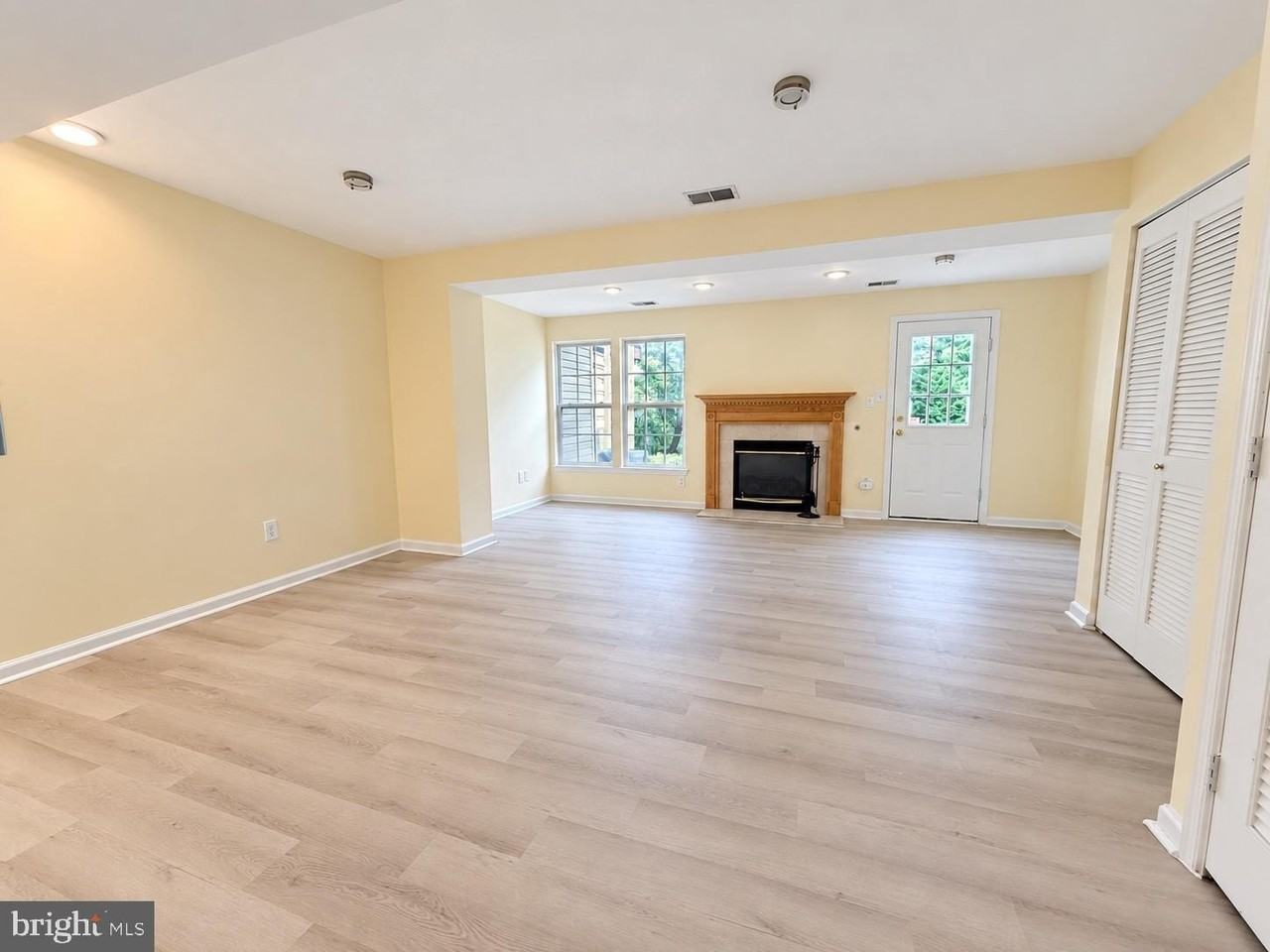 6 Clemens Ln - Photo 6 of 23