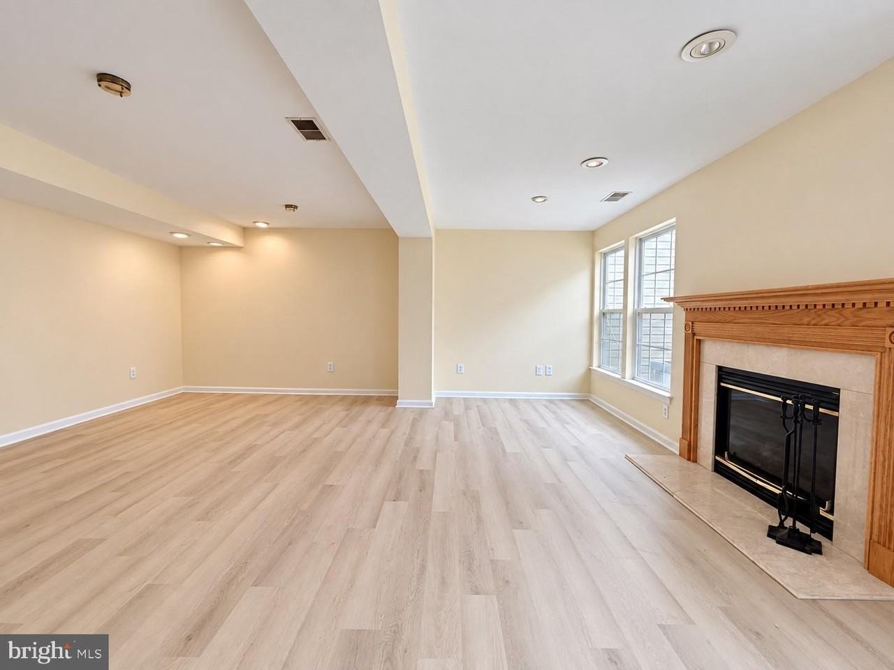 6 Clemens Ln - Photo 7 of 23