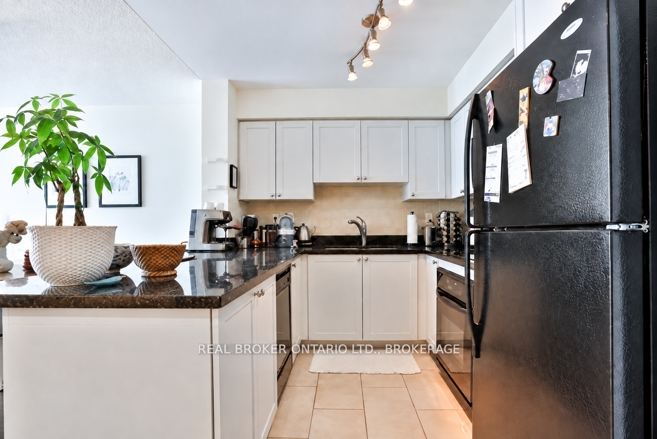 18 Stafford Street #802 - Photo 3 of 23