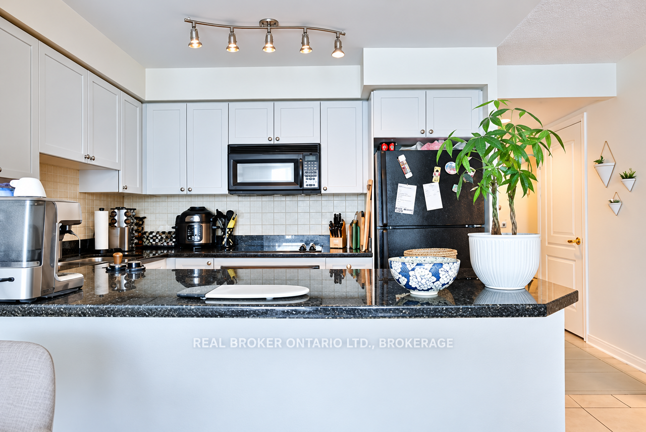 18 Stafford Street #802 - Photo 5 of 23
