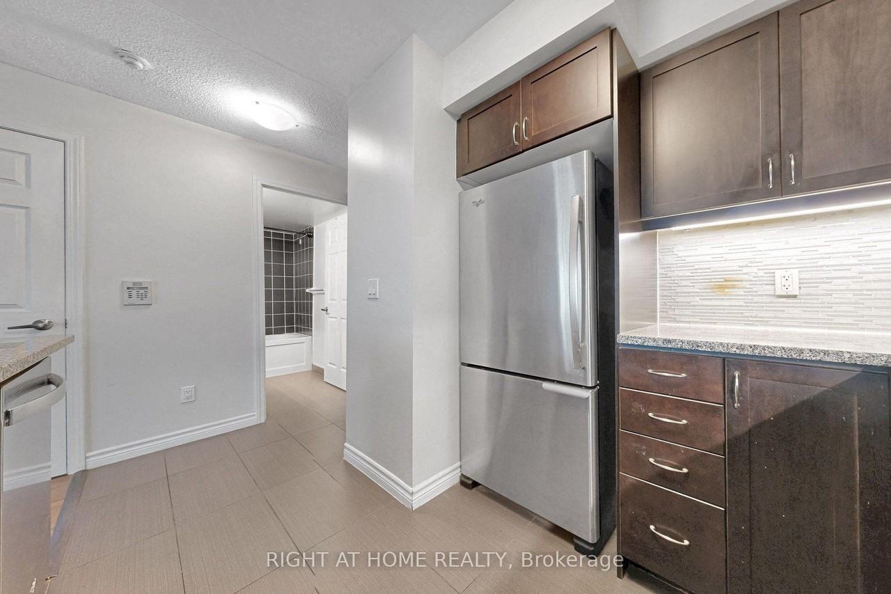 19 Grand Trunk Crescent #712 - Photo 6 of 30