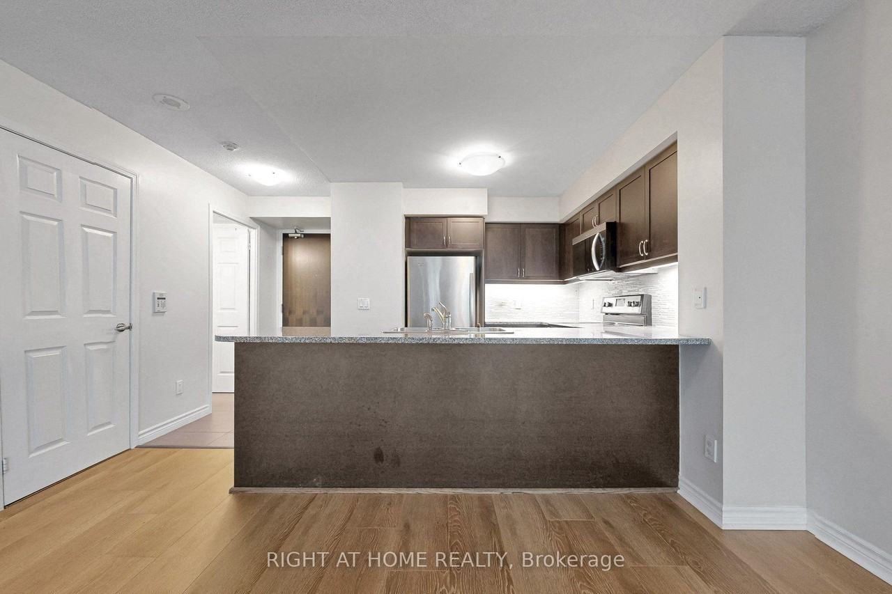 19 Grand Trunk Crescent #712 - Photo 2 of 30