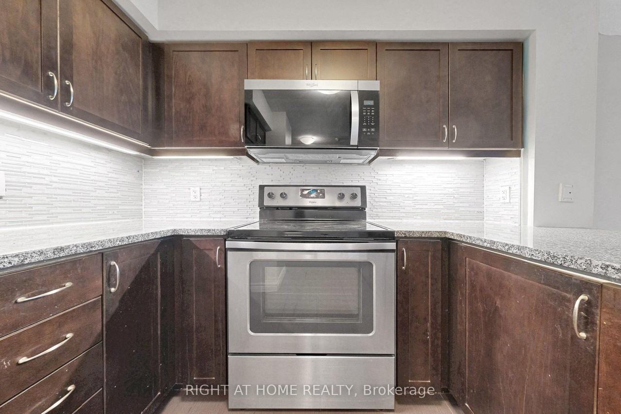19 Grand Trunk Crescent #712 - Photo 3 of 30
