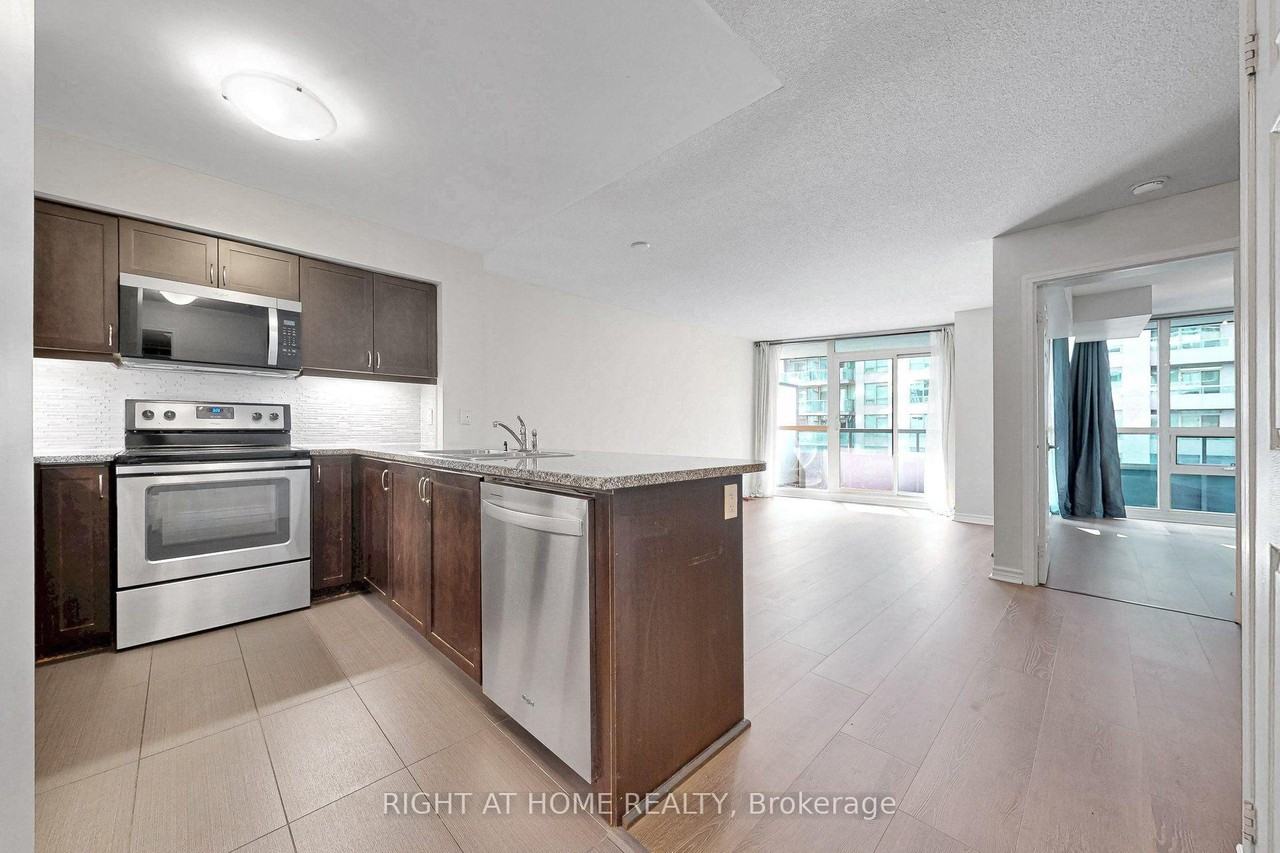 19 Grand Trunk Crescent #712 - Photo 7 of 30