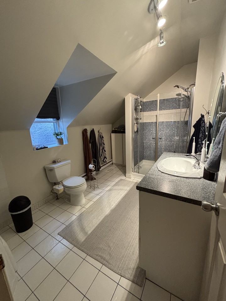 415 Lisgar Street - Photo 4 of 7