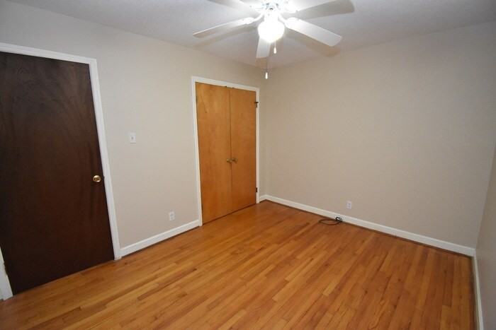 5270 unit B - Photo 5 of 8