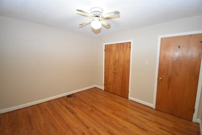 5270 unit B - Photo 6 of 8