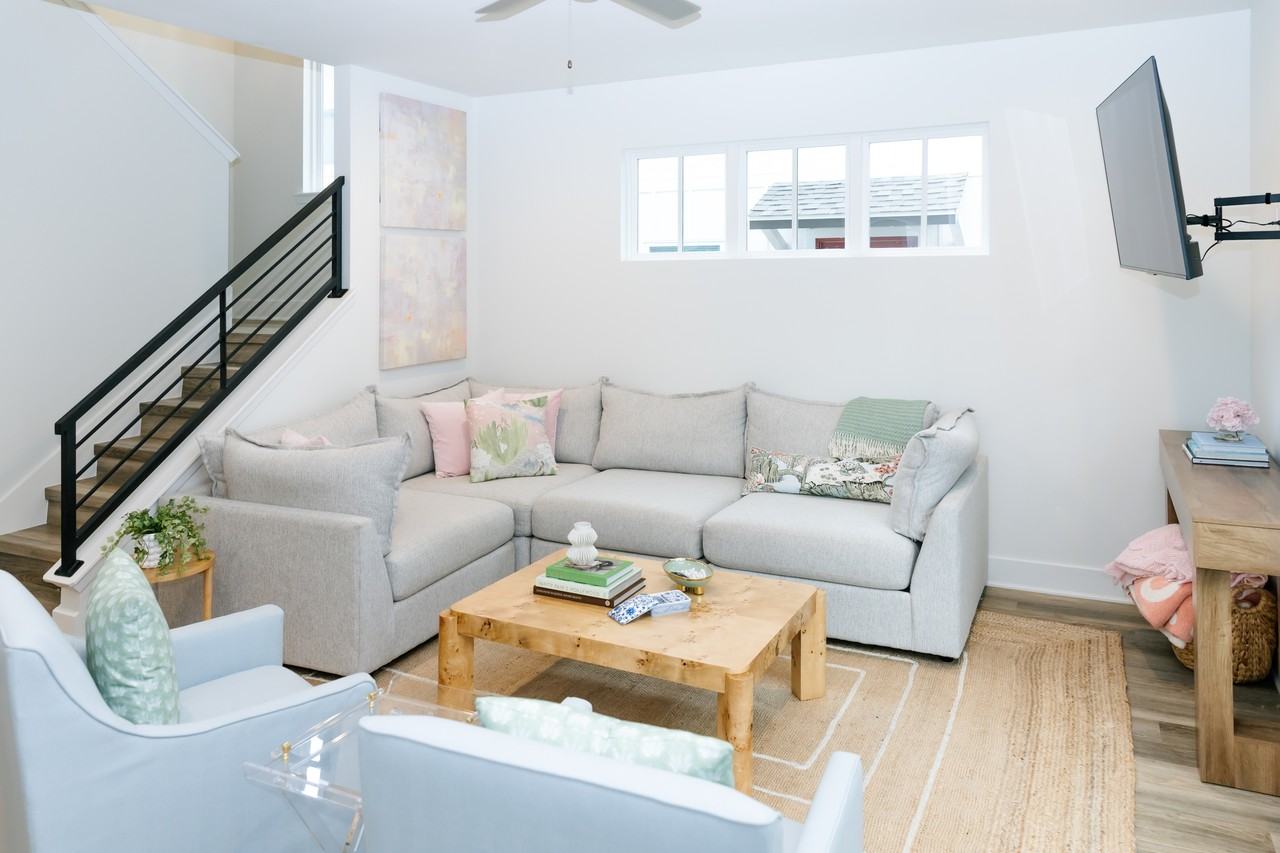 1290 N Gregg Ave - Photo 3 of 11