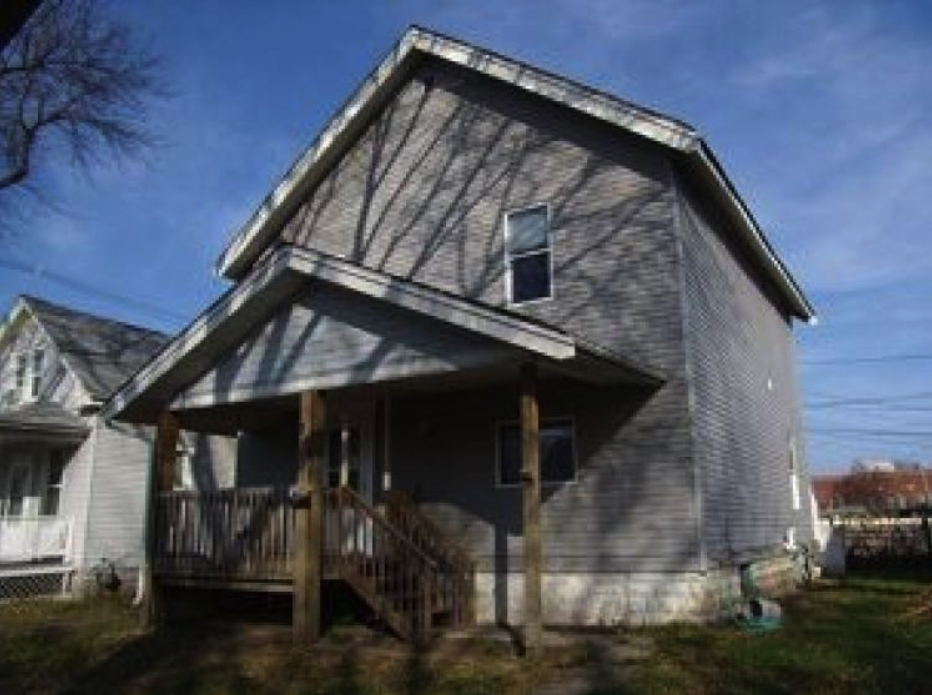 219 7th St Sw #1 - Photo 2 of 2