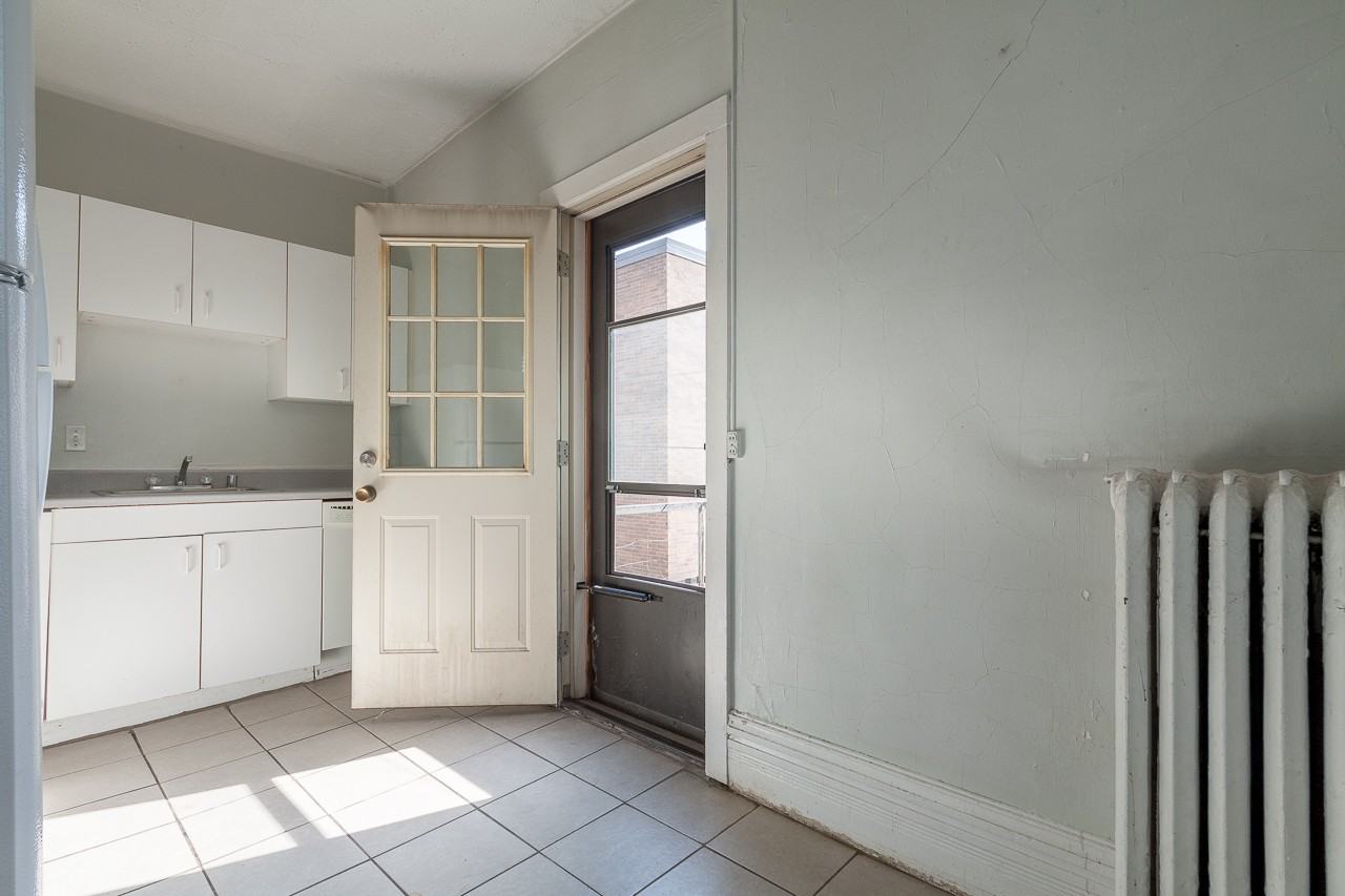 313 East Mifflin Street - Photo 5 of 14