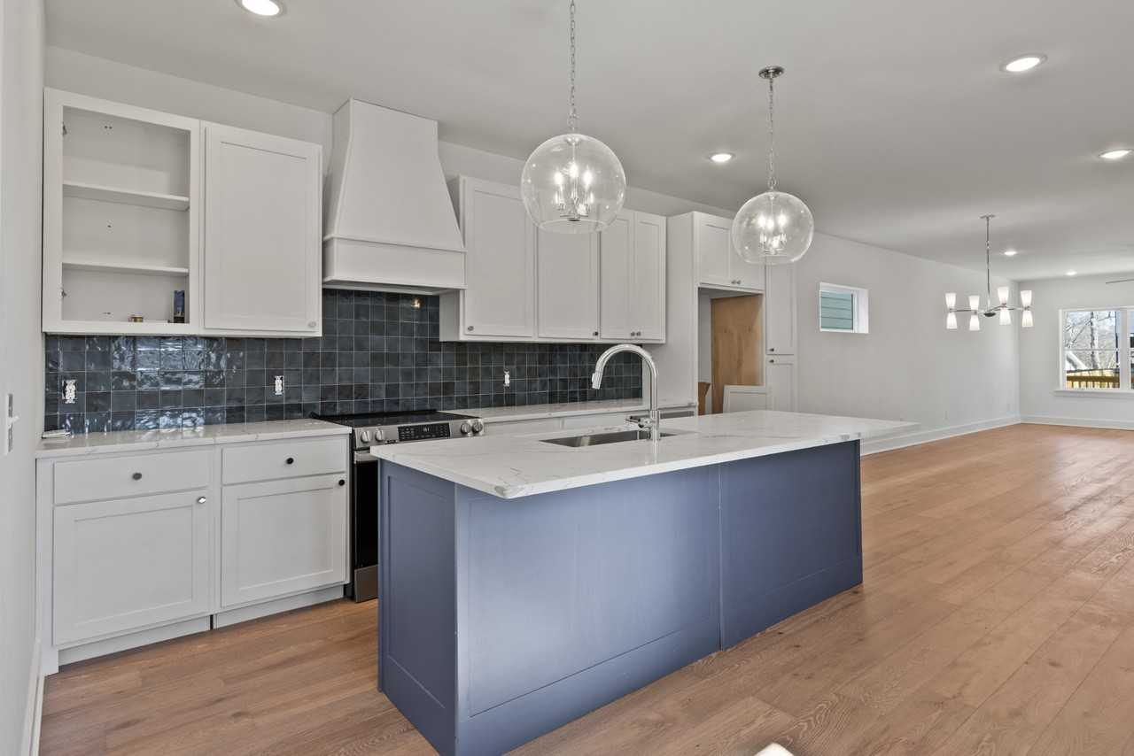 2238 Kline Ave - Photo 6 of 31