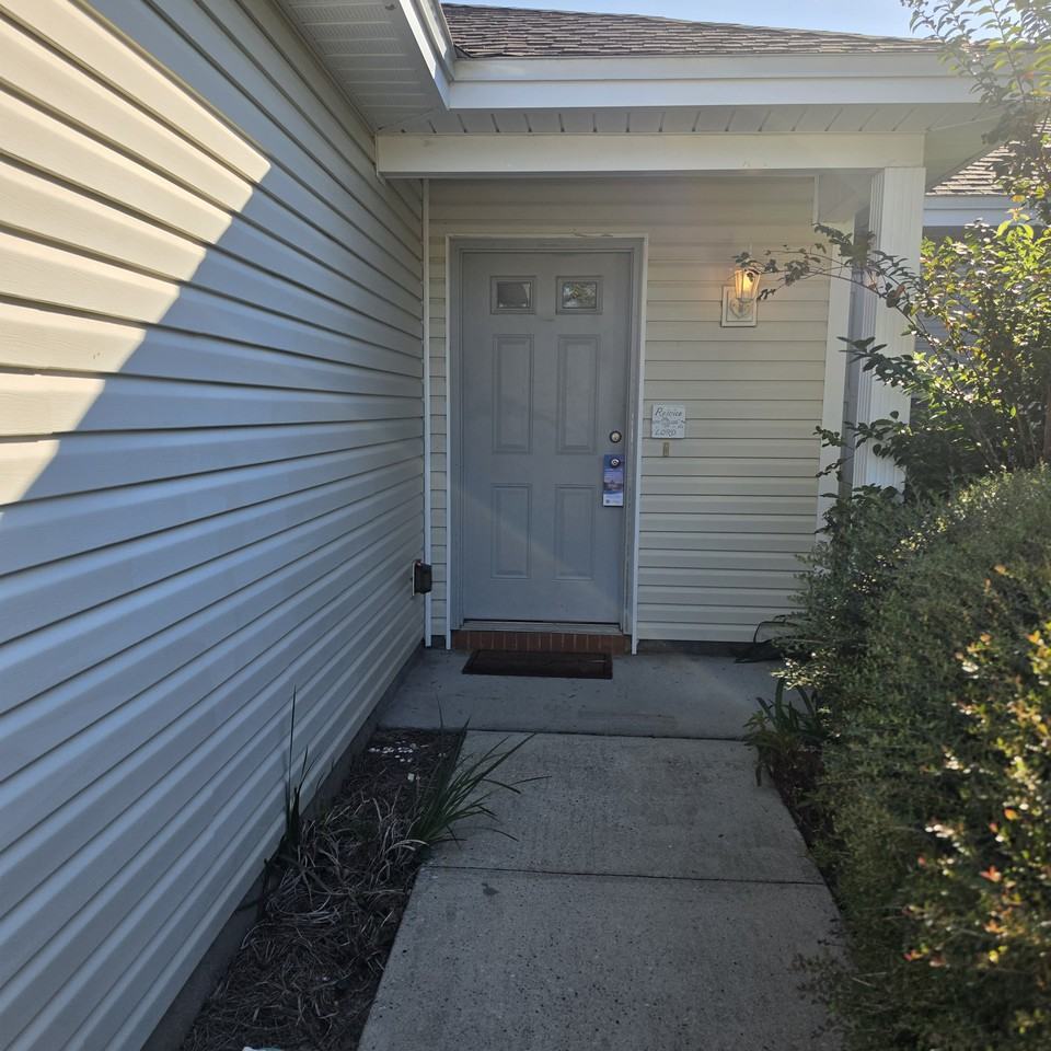 3046 Meadow St - Photo 2 of 19
