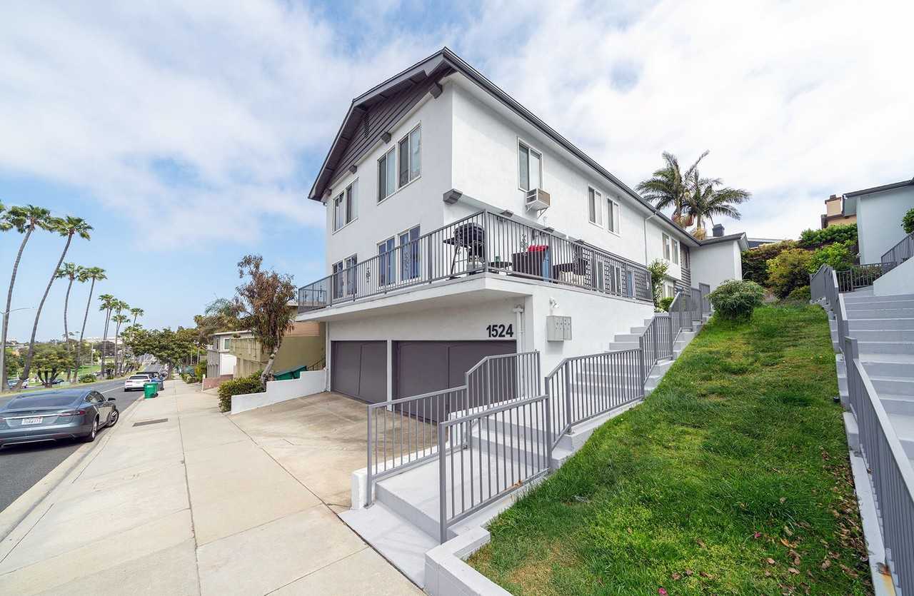 1524 Manhattan Beach Blvd - Photo 2 of 31