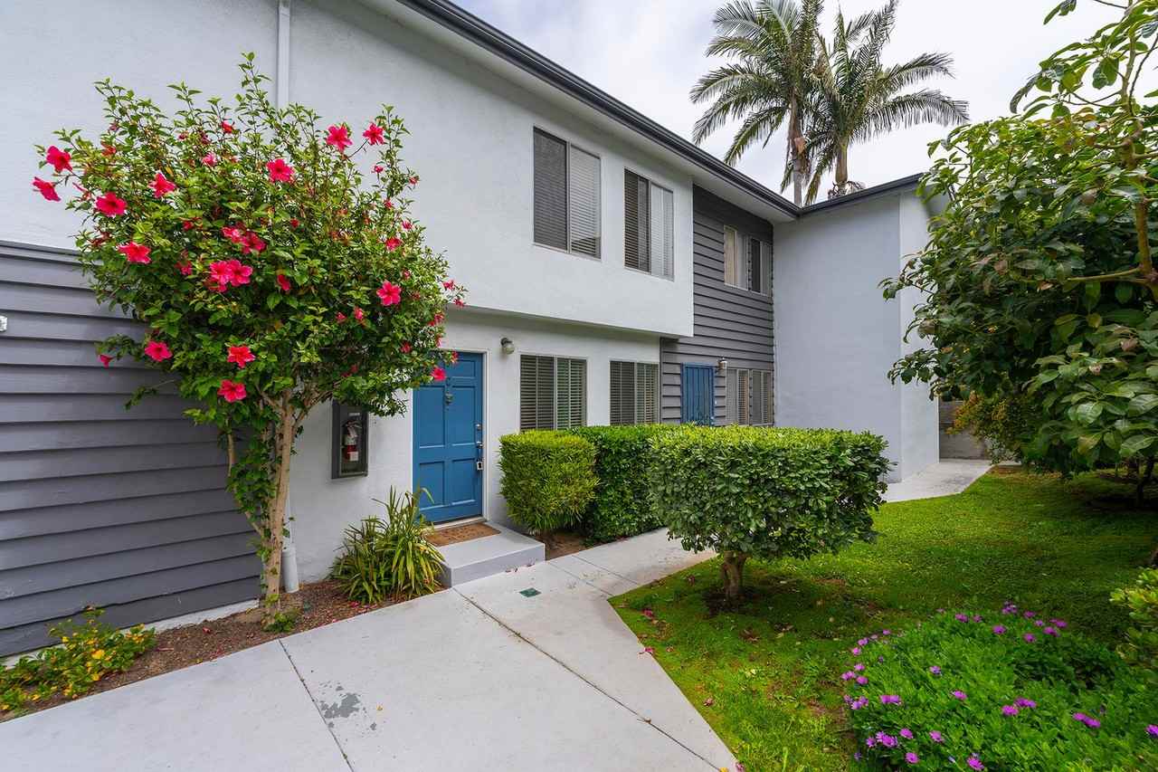 1524 Manhattan Beach Blvd - Photo 3 of 31