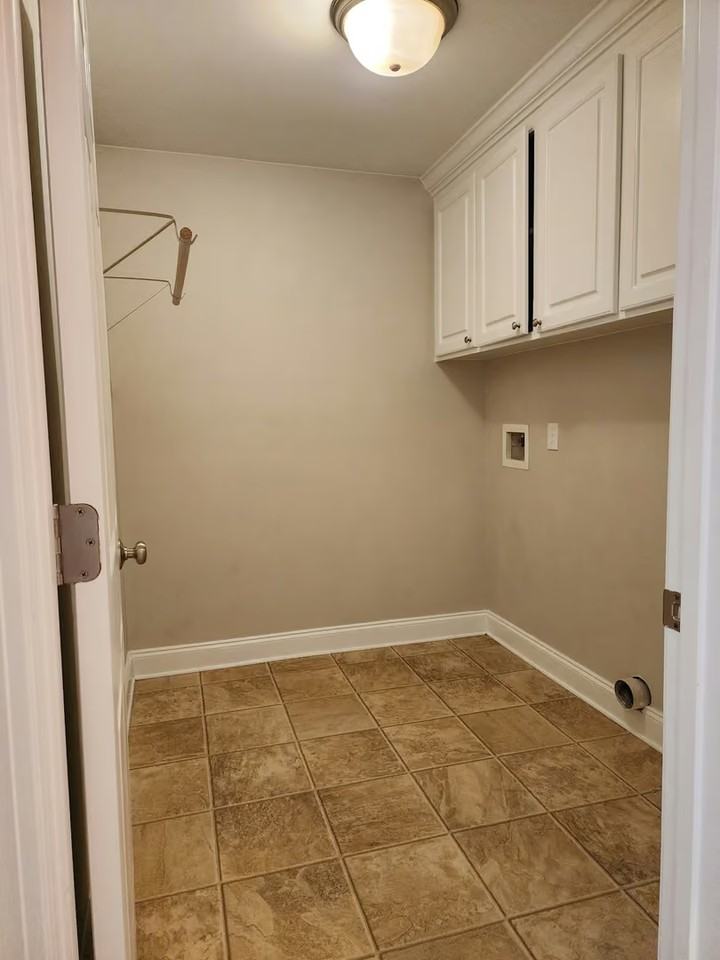 381 Rosemount Dr - Photo 5 of 13